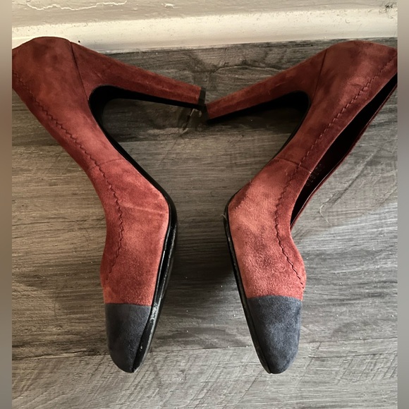 Blue Toe Chanel Suede Pumps - Picture 4 of 5
